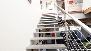 Csöcsös világos szőke csajszi hátsó bejáratba baszva