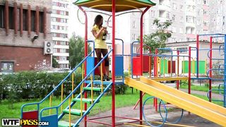 Amatőr orosz tini hölgyeményt kefélnek