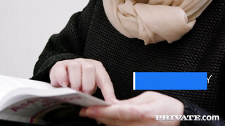 Brittany Bardot egy fiatal fiú döngeti popóba