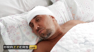 Brazzers - Brooklyn Gray szőrös pinája megkúrva