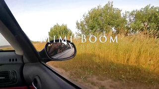 Izgató tini barátnő a autóban cidázik