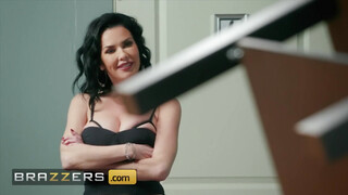Brazzers - Veronica Avluv hátsó bejárata megdöngetve