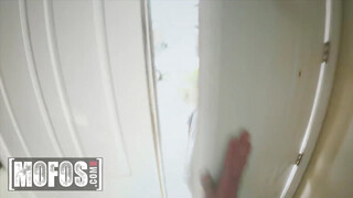 Mofos - Lisey Sweet a fullos fehérneműs világos szőke milf