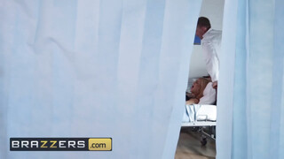 Brazzers - Bonnie Rotten hátsó bejáratban az óriás örömrúd