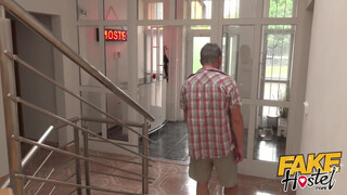Fake Hostel - Fiatal turista kisasszony punciba kefélve