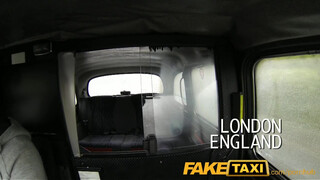 FakeTaxi - vörös rövid hajú hölgyemény szúk pinája