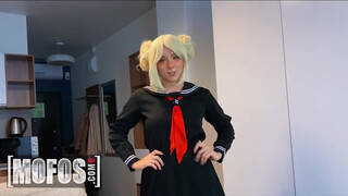 Mofos - Sweetie Fox a cosplayes kiscsaj popsiba tolva