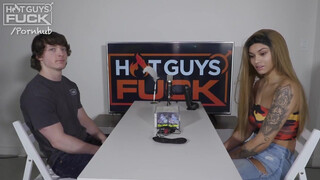 Kolumbiai tini picsa és a sportos csávó - Hot Guys Fuck