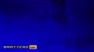 Brazzers - Cherie Deville hátsó bejárata is megkúrelva