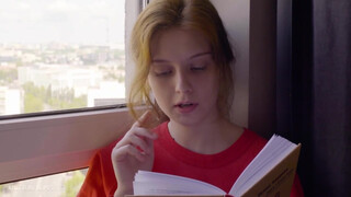 ULTRAFILMS - szexy tini kiscsaj begerjed egy könyvre