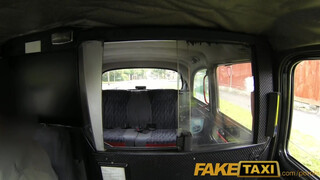 FakeTaxi - Felborotvált fejű punk kisasszony megdöngetve