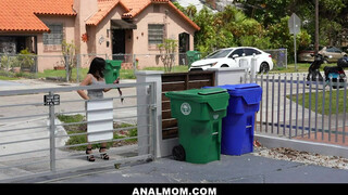 Nadia White fiatal krapekkal baszik - Anal mom