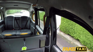Fake Taxi - Óriás tőgyes milf megdöngetve
