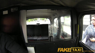 FakeTaxi - hatalmas keblű nőci nem akar fizetni