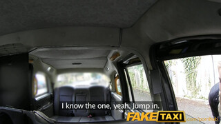 FakeTaxi - Világos Szőke csajszi baszható a hátsó ülésen