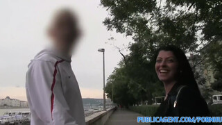PublicAgent - Vivien Bell a izgató roma spiné