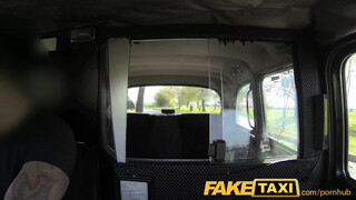 FakeTaxi - ártatlan kicsike tini csajszi és a vastag fütykös