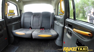 Fake Taxi - Csöcsös bige baszik a hátsó ülésen