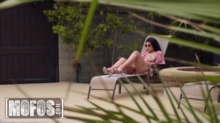MOFOS - LaSirena69 a hatalmas keblű latin amerikai picsa