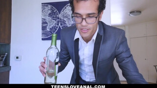 Teens Love anal - szexy kisasszony felkínálja a picsáját