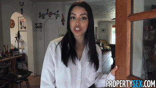 PropertySex - Vanessa Sky rábukik a dákóra