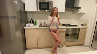 Mia keményen meghágva