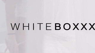 WHITEBOXXX - cuki vörös hölgyemény beleül a nagy faszba