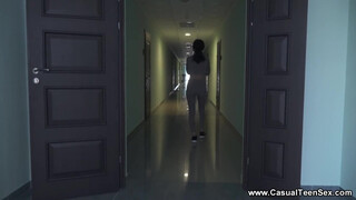 Casual Tini Porno - egy gyors menet a hotelban