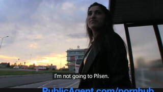 PublicAgent - bombázó ázsiai hölgyemény felszedve a buszmegállóban