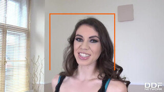 Tiffany Doll két dákót kap a popójába
