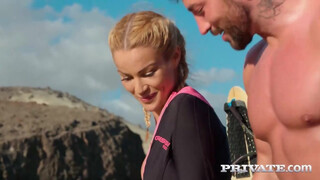 Private com - Cherry Kiss a gyönyörű szörfös kiscsaj