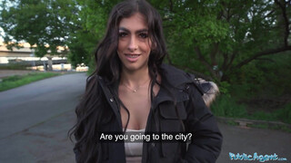 Public Agent - Alicia Trece a fogszabályzós spanyol csajszi
