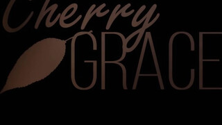 Cherry Grace a hatalmas cickós amatőr lány