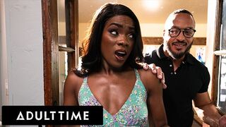 Unatkozó házastárs Ana Foxxx párnán kefél és megdugja szerető férje!