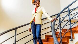 Csoki amatőr casting forgatás irodai fotózásra alaposan megbassza a méretes faszú producer