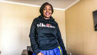 Afrikai iskolás picsa munkát keres a tanulmányaihoz