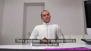 Fullos milf ügynök teszteli a durva férfit
