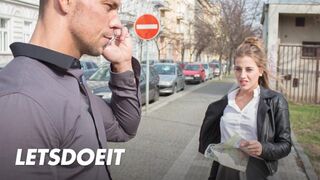 Lenyűgöző turista Silvia Dellai mélyen megbaszva egy helyi hapsi által