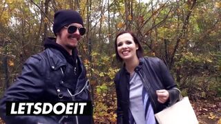Méretes csöcsű barna hajú német picsa felvétel a méretes kombiban vad baszásra