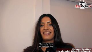 Német geek krapek megdugja a forró kolumbiai milf-et randin