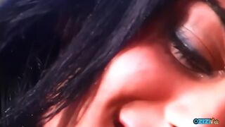 Doggy hajón taszítja a világos szőke kicsike tőgyes milf-et a perem szélére