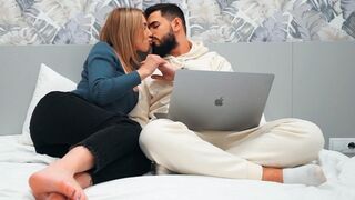 Tökéletes tini csábítja a szűz csávót legelső randin - beleélvezés a punciba