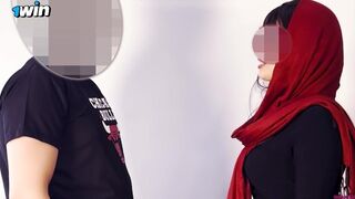 Arab milf hangos kefélése nem hagyja aludni a szomszédot, így hívja őt is kúrni