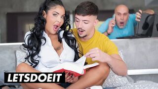 Kezdő angolos hölgyemény seggben profi a LetsDoeIt csatornán